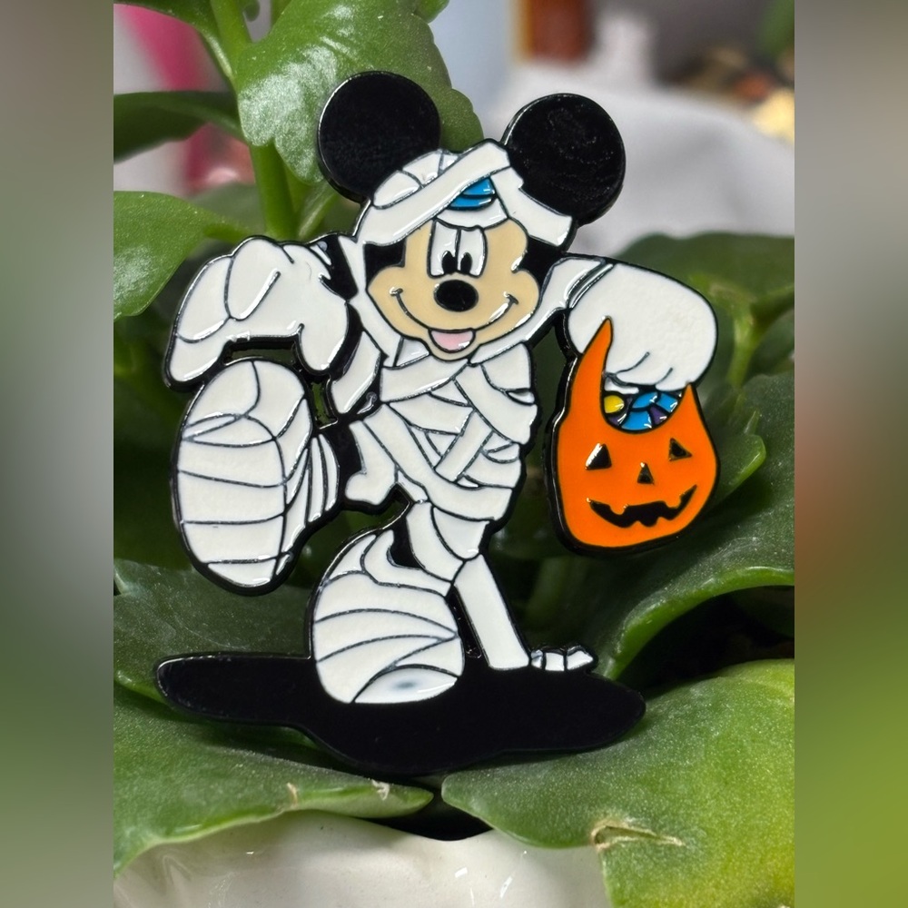 ☠️Mickey Mouse skeleton Pumpkin Halloween Costume Pin